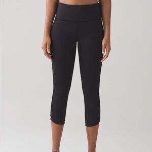 Lululemon Size 4 Hit It Crop 19" Black